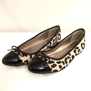 Me Too Fashion comfort flats Jaguar patent black bow and tips